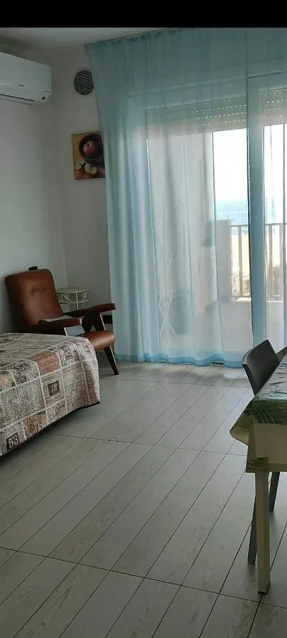 Residence Amore Fronte Spiaggia Rimini 0*,  İtalya